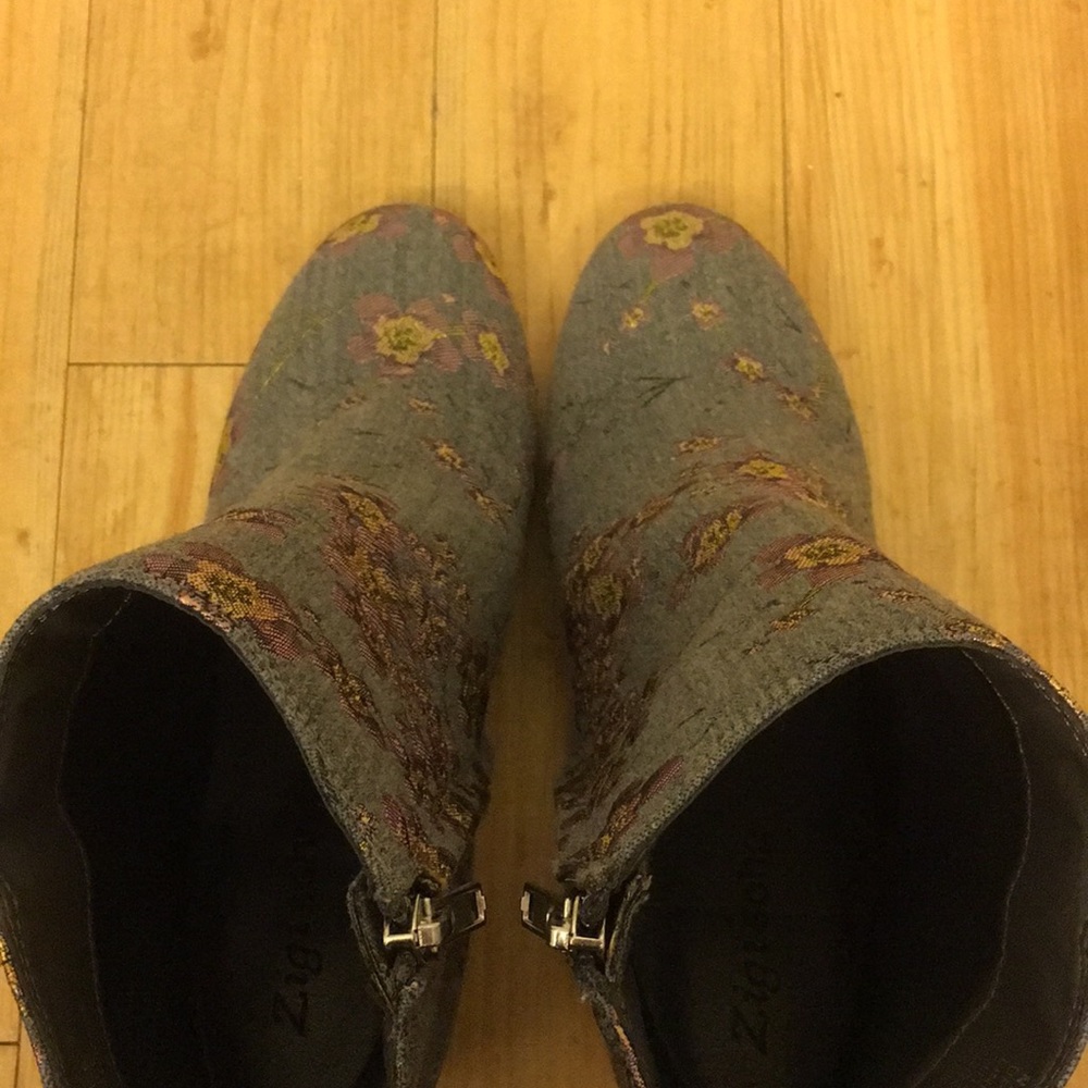 New Zigi soho Gray Floral Booties - Picture 6 of 8